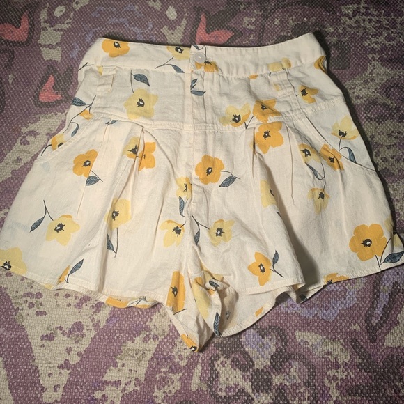 Billabong floral beach shorts - Picture 2 of 4